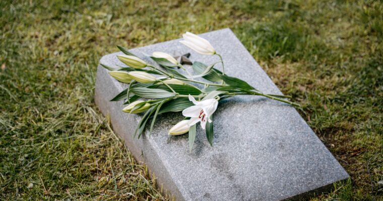 Przebieg kremacji oraz stosunek wyznań do pogrzebów urnowych